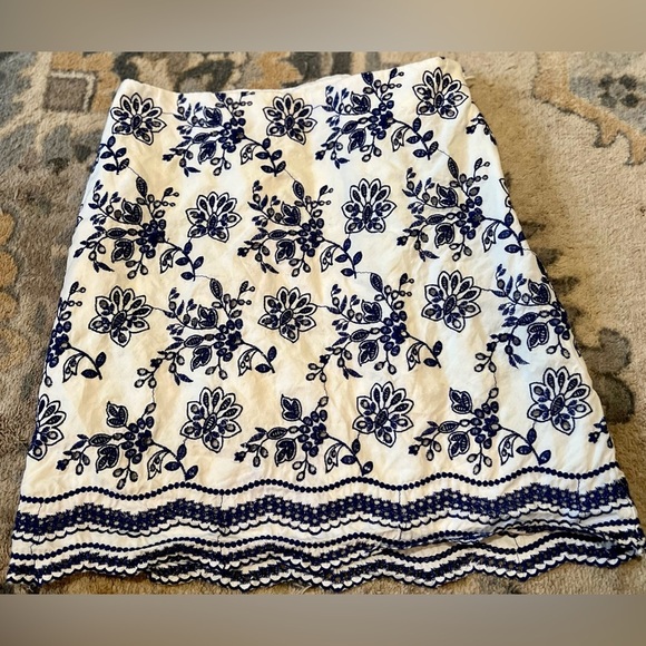 LOFT Floral Navy Embroidered Shift Skirt, Size 2 - Picture 4 of 12